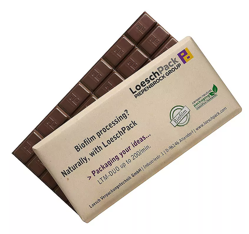 Tablettes de chocolat emballage bio Barre chocolatée dans l'emballage et déballée