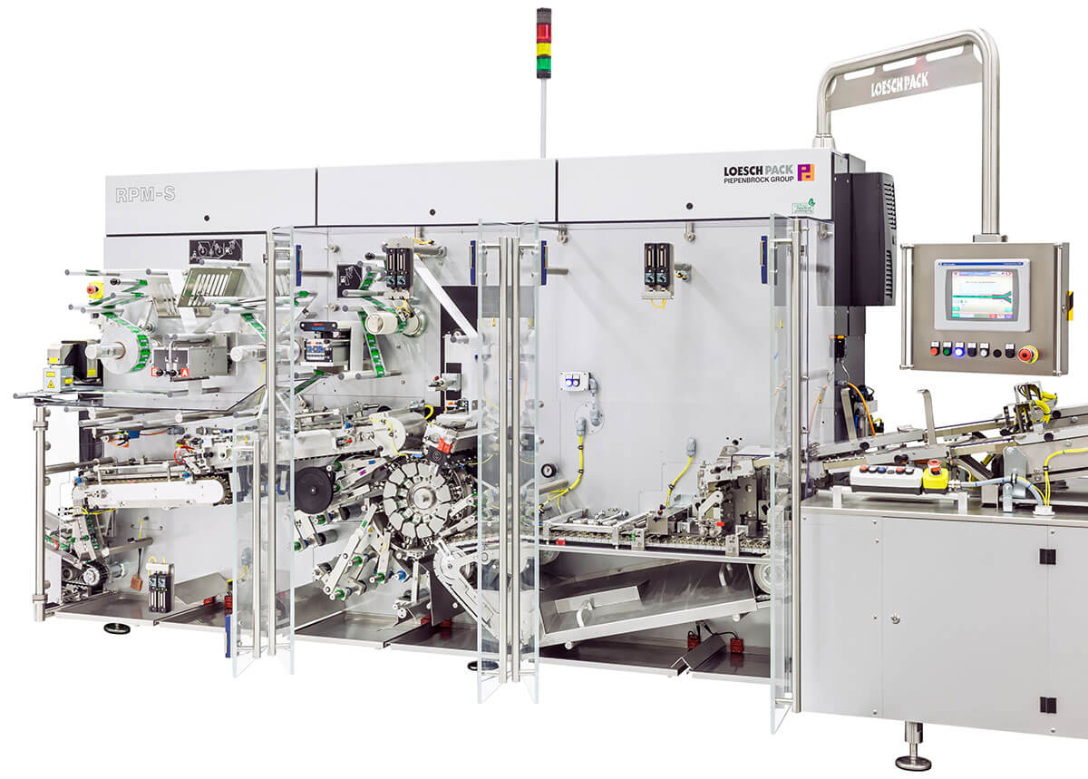 Vue latérale de la machine à emballer RPM-S de Loeschpack pour la confiserie